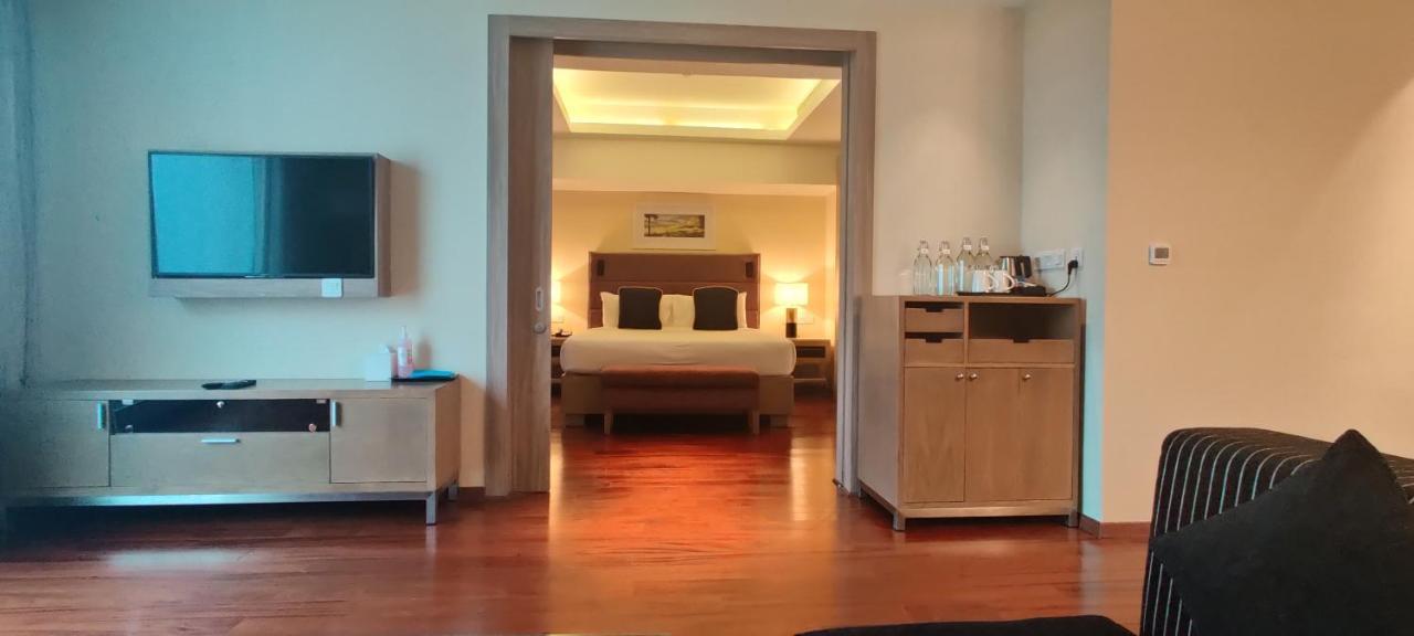O By Tamara, Trivandrum Thiruvananthapuram Exterior photo A suite at the hotel