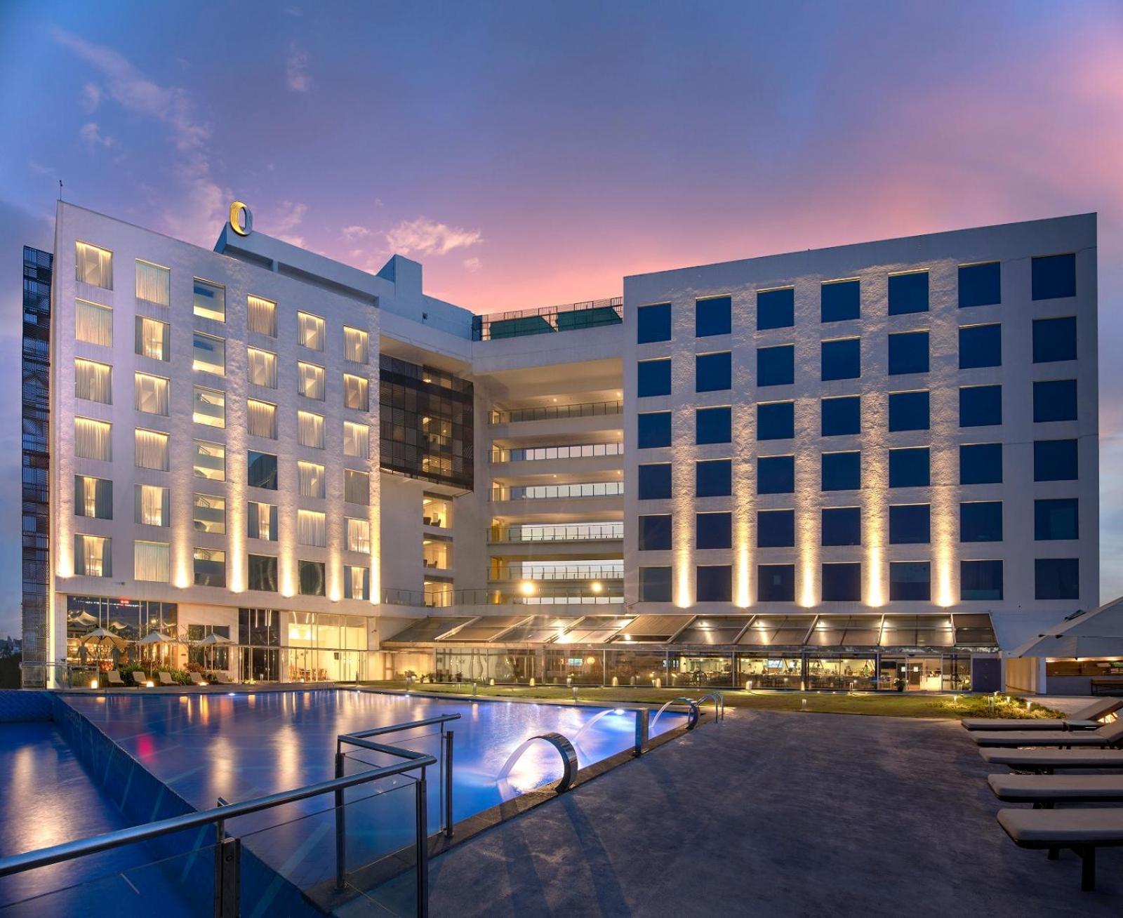 O By Tamara, Trivandrum Thiruvananthapuram Exterior photo The hotel at night